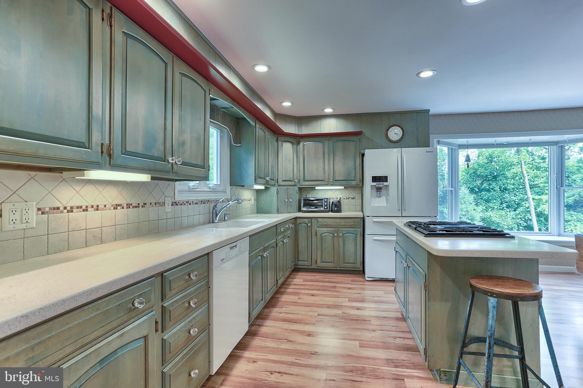MOUNTAINDALE - Residential