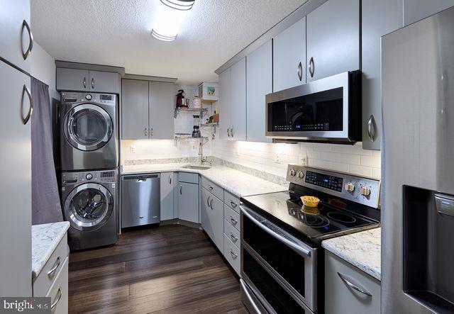 205 YOAKUM PARKWAY 305