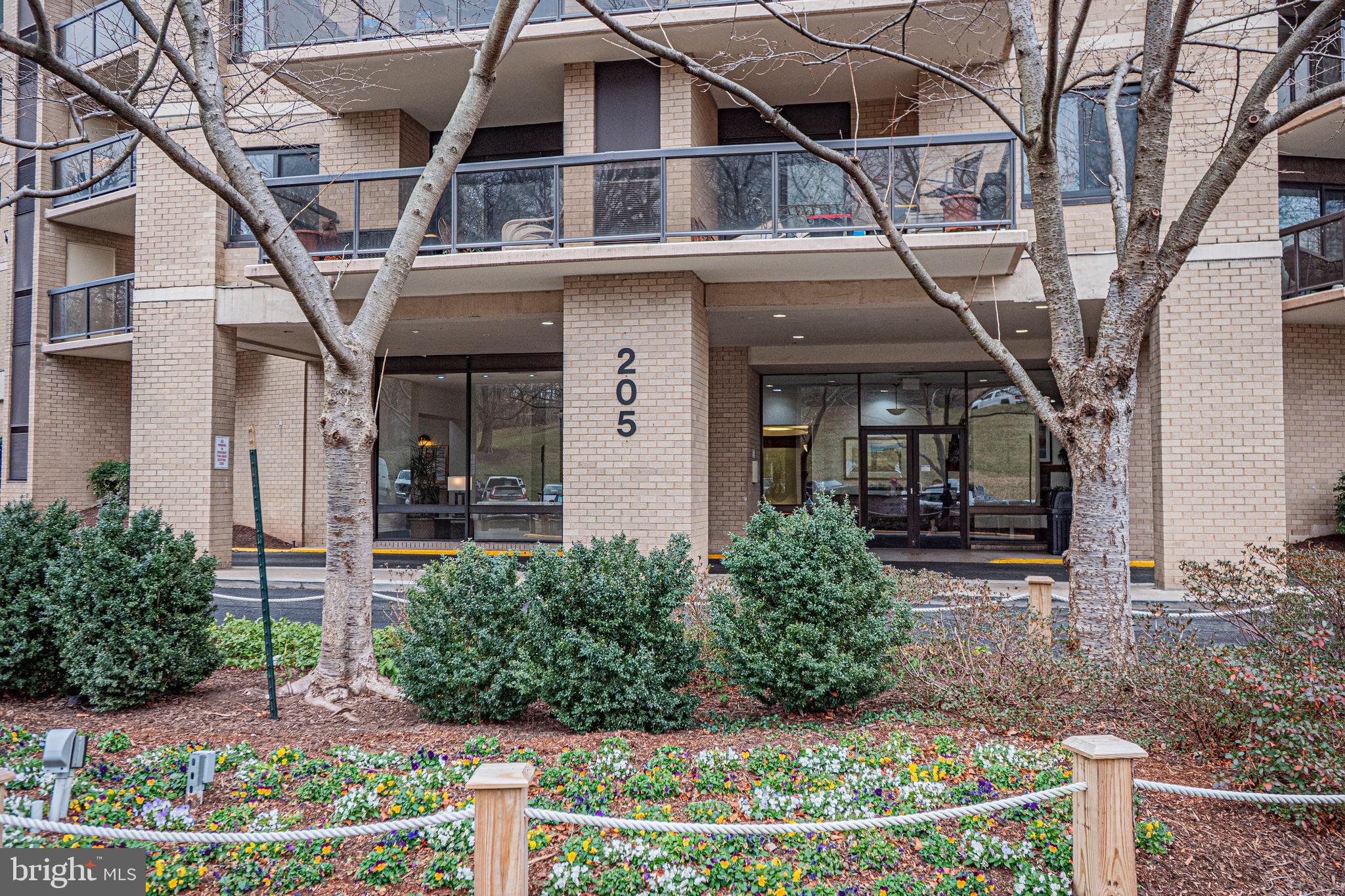 205 YOAKUM PARKWAY 305