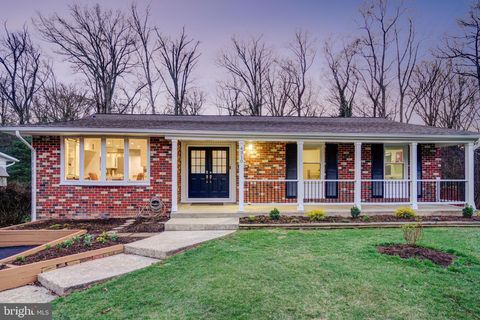 Photo of 4310 Braeburn Drive, FAIRFAX, VA 22032 (MLS # VAFX2291068)