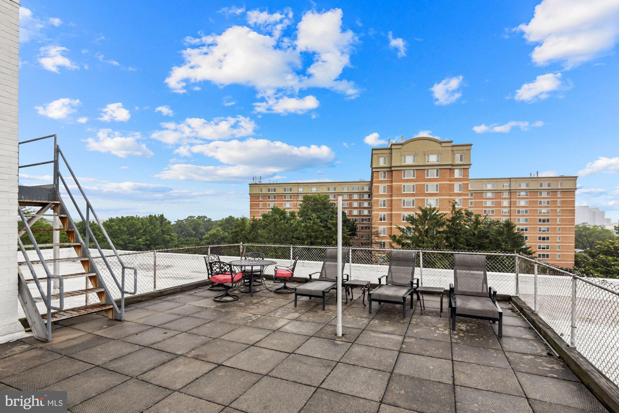 ADAMS HOUSE - Residential