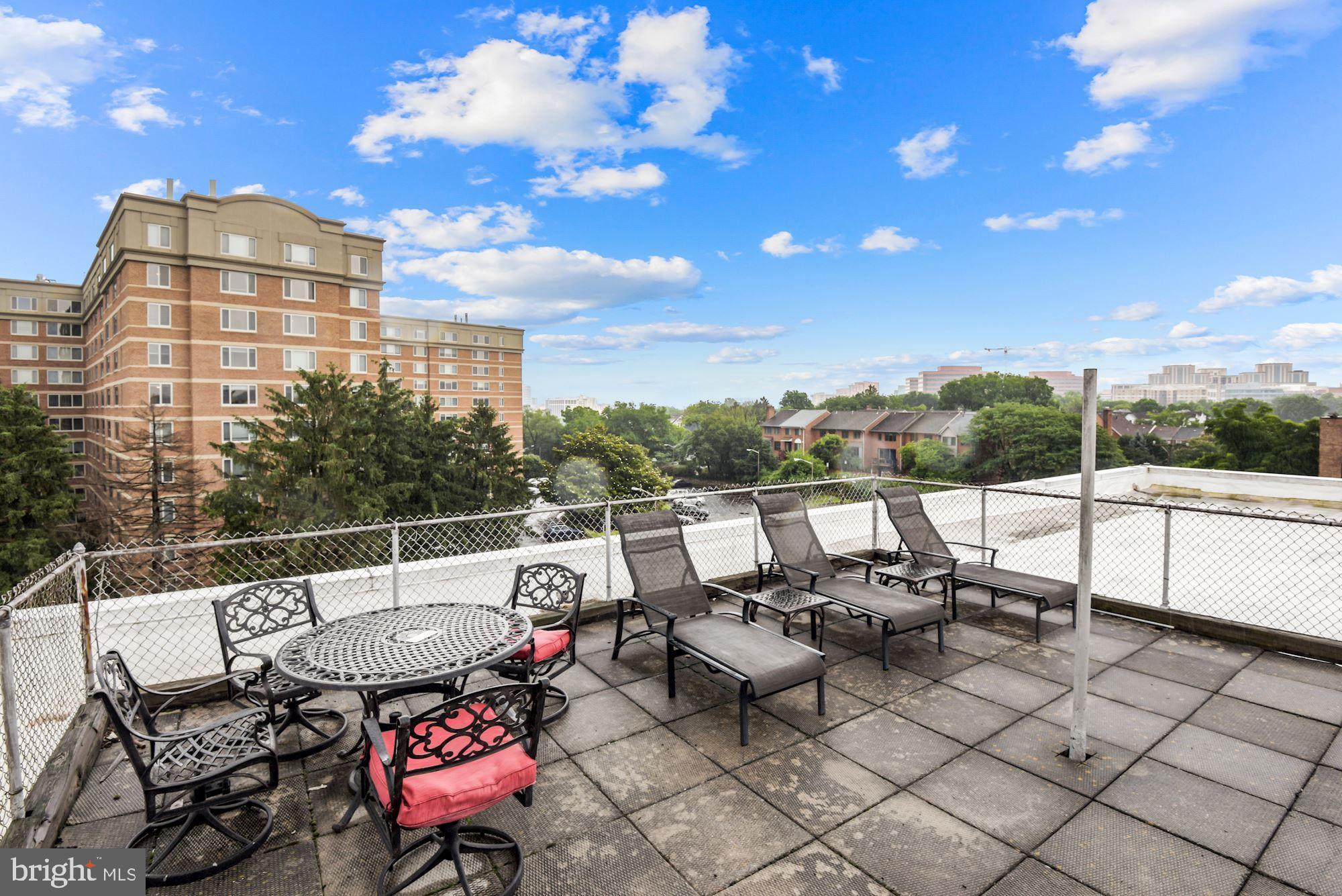 ADAMS HOUSE - Residential