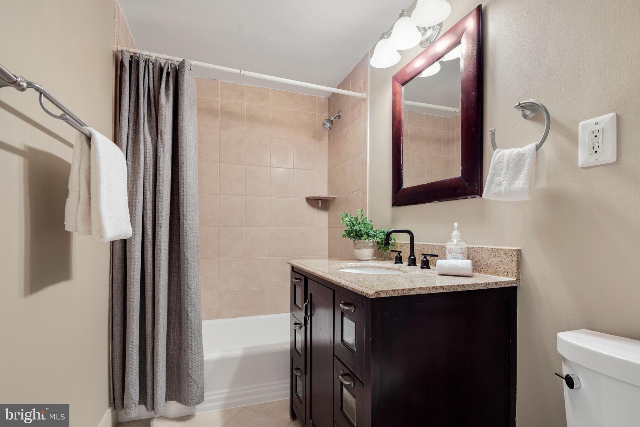 ADAMS HOUSE - Residential