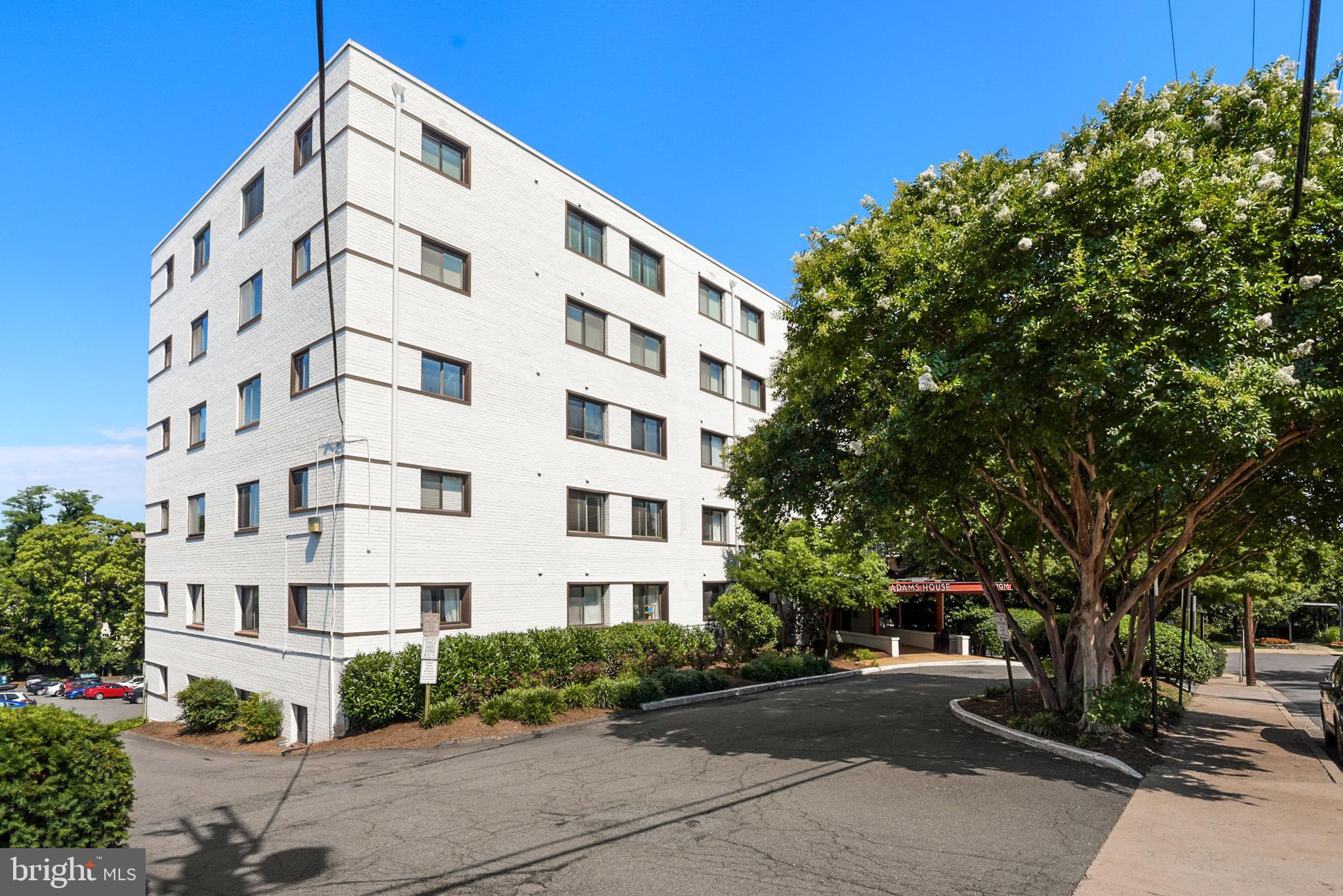 ADAMS HOUSE - Residential