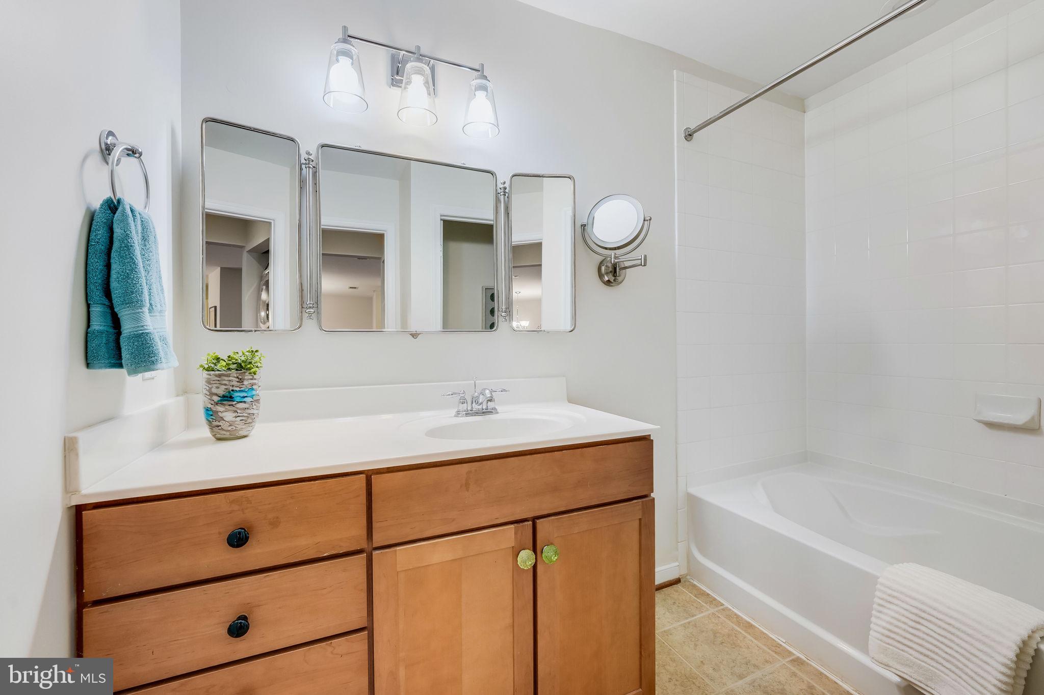 WEST VILLAGE OF SHIRLINGTON - Residential