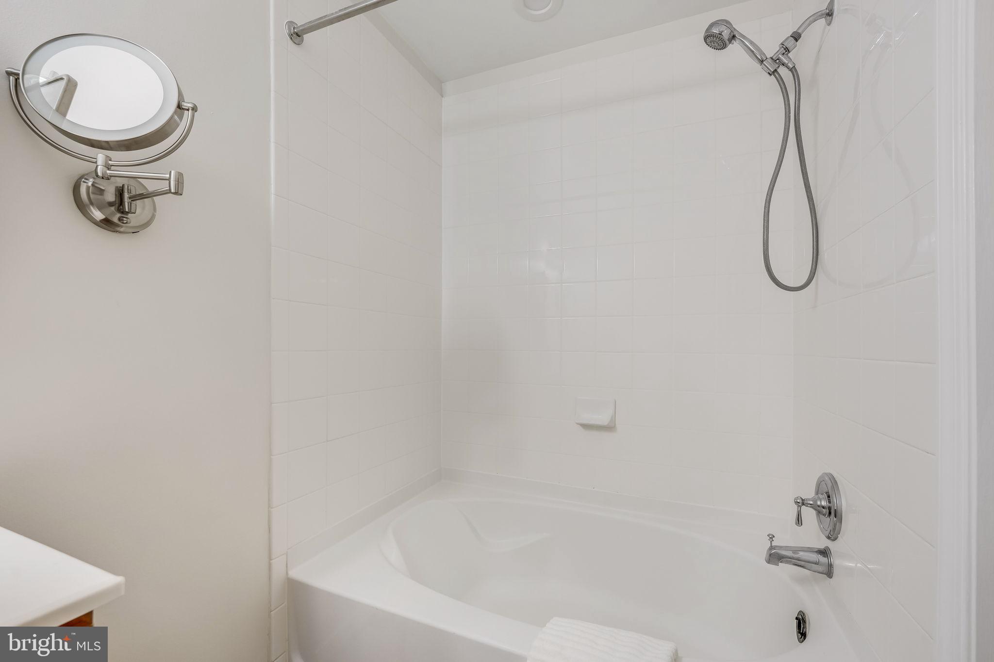 WEST VILLAGE OF SHIRLINGTON - Residential