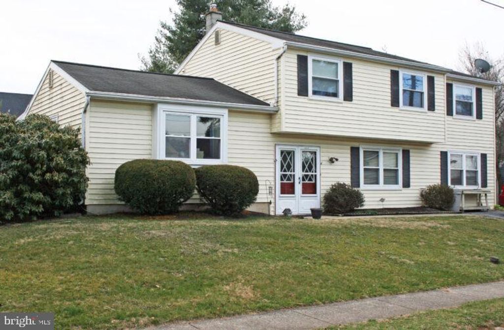 Photo of 5815 CLARKSON DR, EAST PETERSBURG, PA 17520 (MLS # PALA2032478)