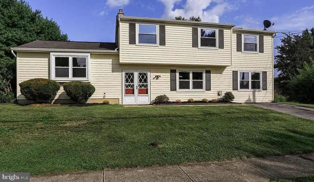 Photo of 5815 CLARKSON DR, EAST PETERSBURG, PA 17520 (MLS # PALA2032478)