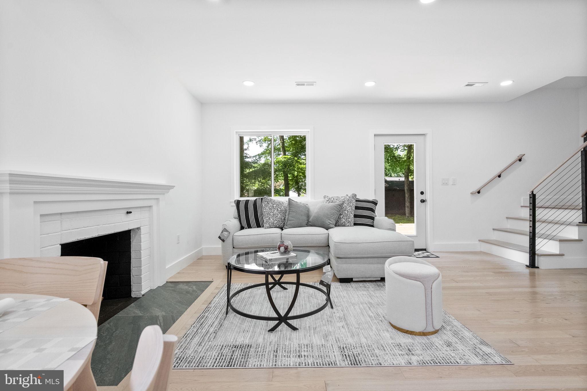 CAROLE HIGHLANDS - Residential