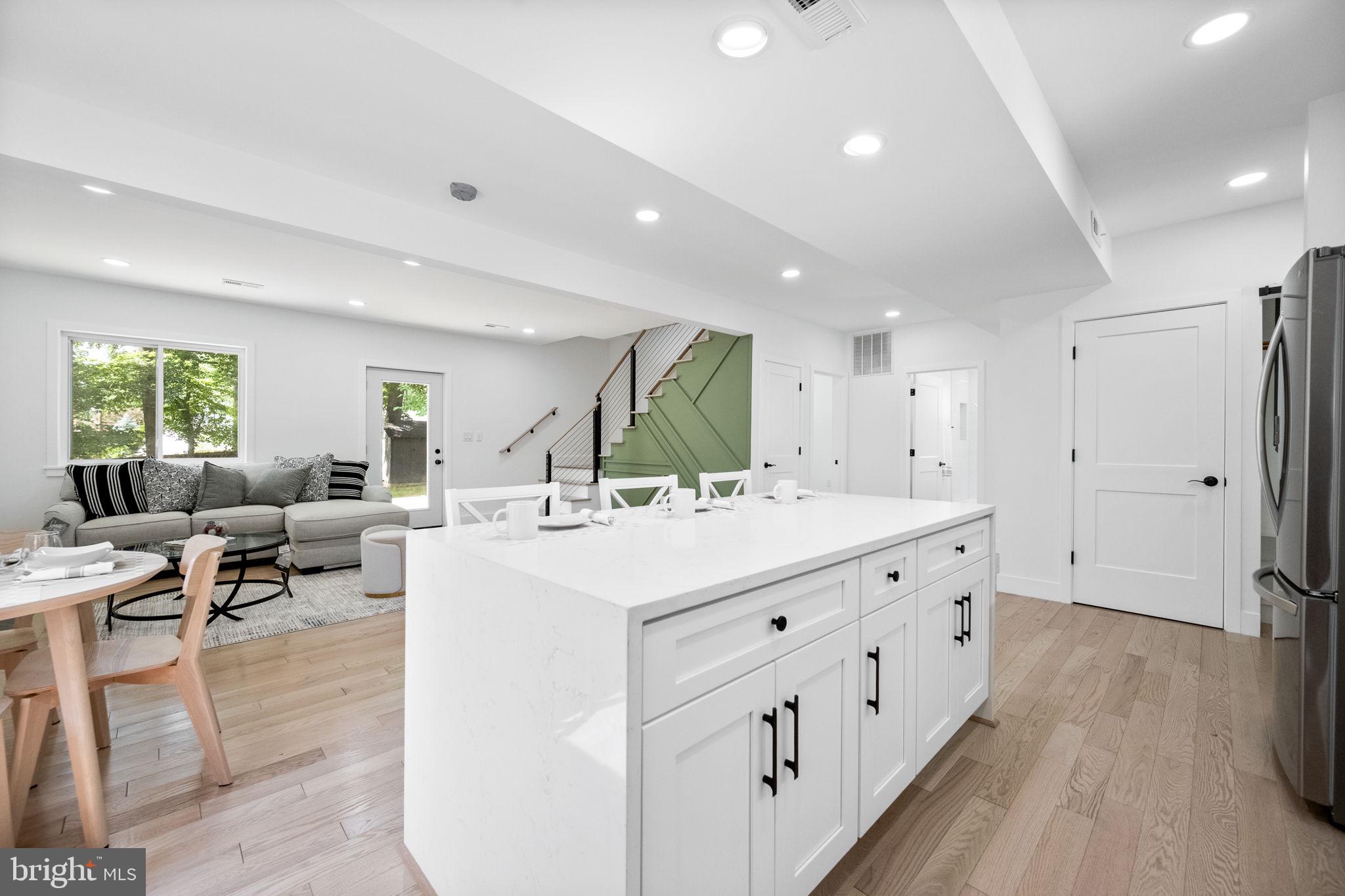 CAROLE HIGHLANDS - Residential