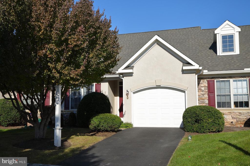 Photo of 9 York Court, Lancaster, PA 17602 (MLS # PALA2059178)