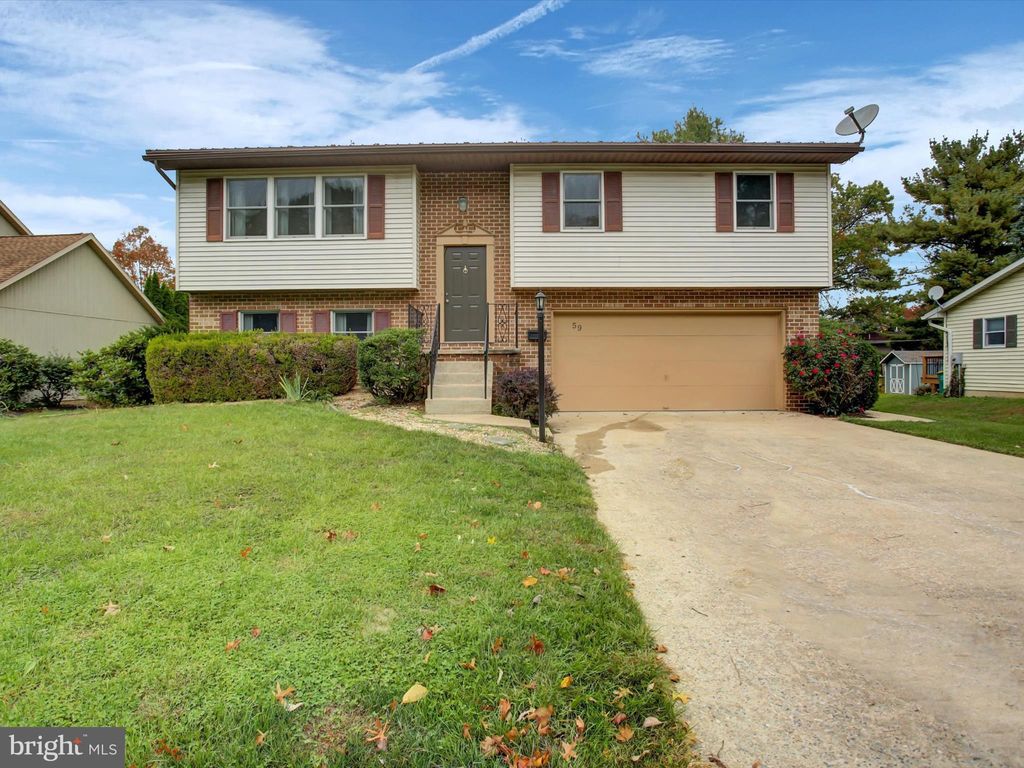 Photo of 59 Edgelea Dr, CHAMBERSBURG, PA 17201 (MLS # PAFL2030582)