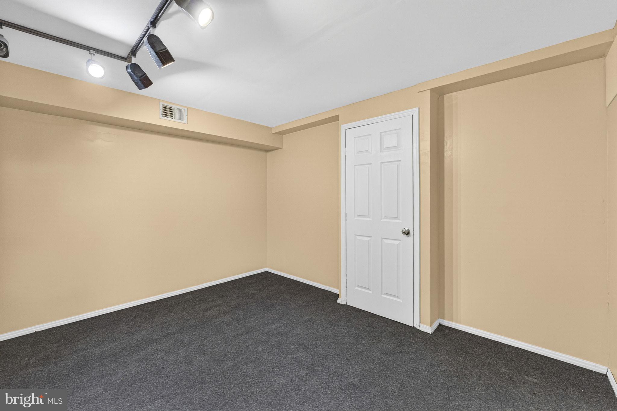 KINGS SQUARE - Residential