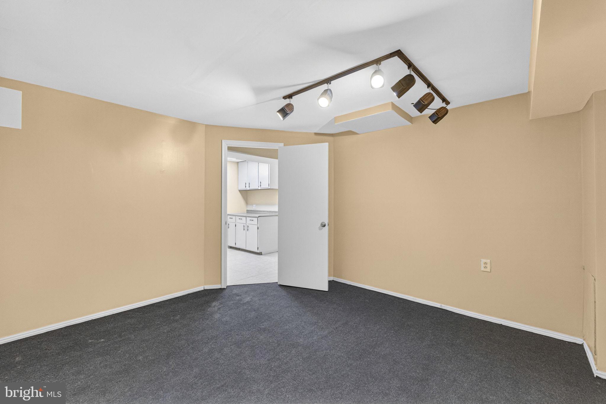 KINGS SQUARE - Residential