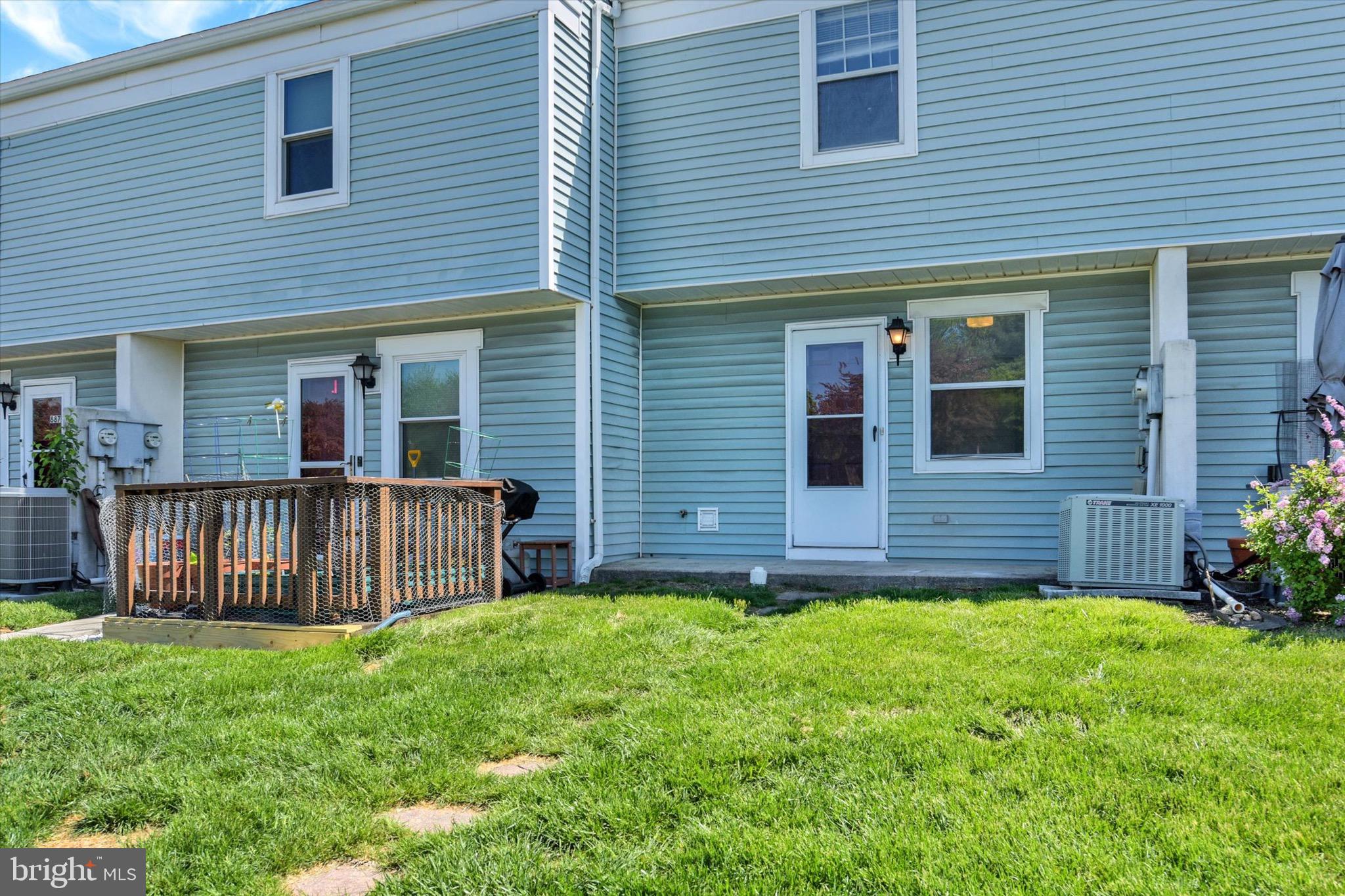 WALNUT VILLAS - Residential