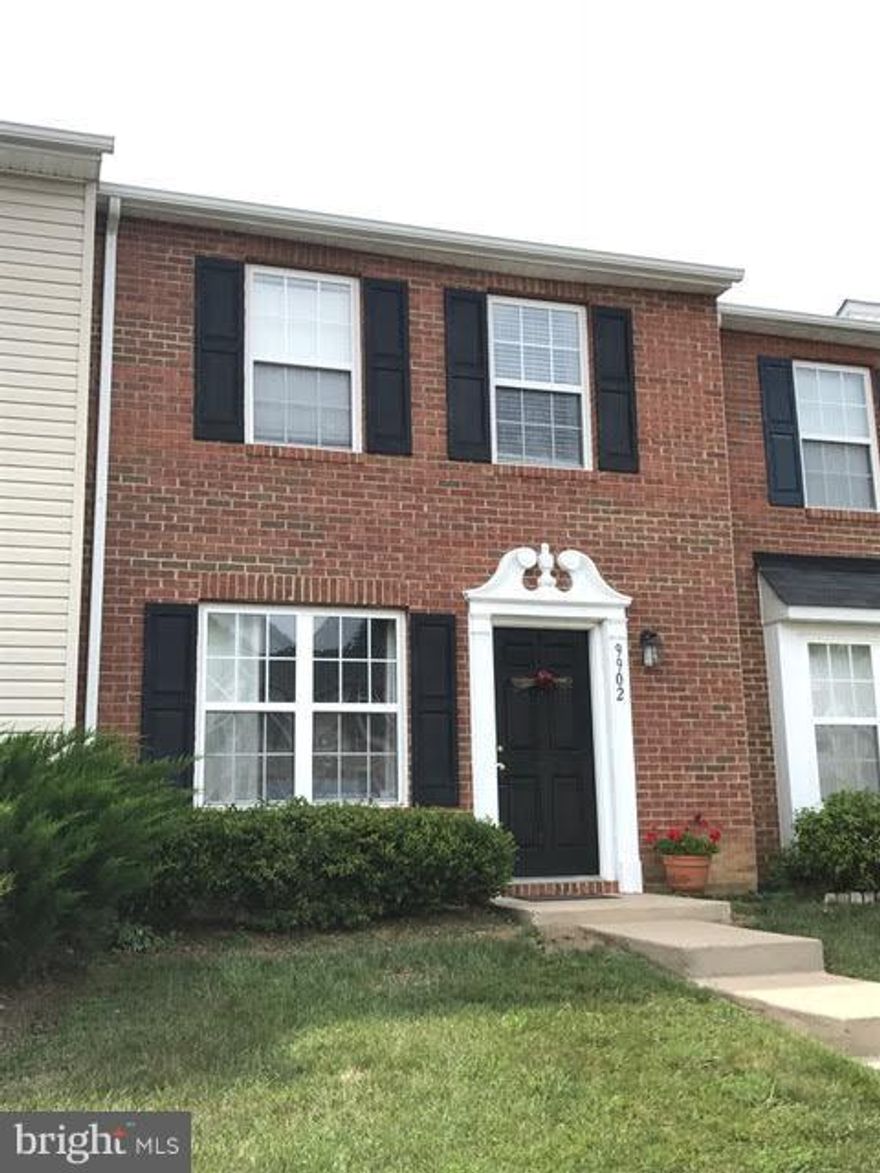 Great 2 bed, 2 bath townhome in Coventry Creek. Features fenced backyard with shed, washer/dryer, en suite master bath and community pool. Close to commuter rail. Call to see today!