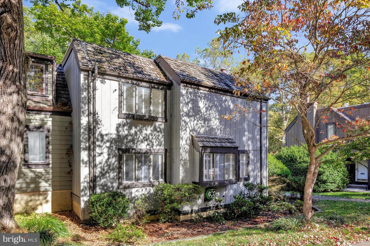 1526 PARK GLEN COURT