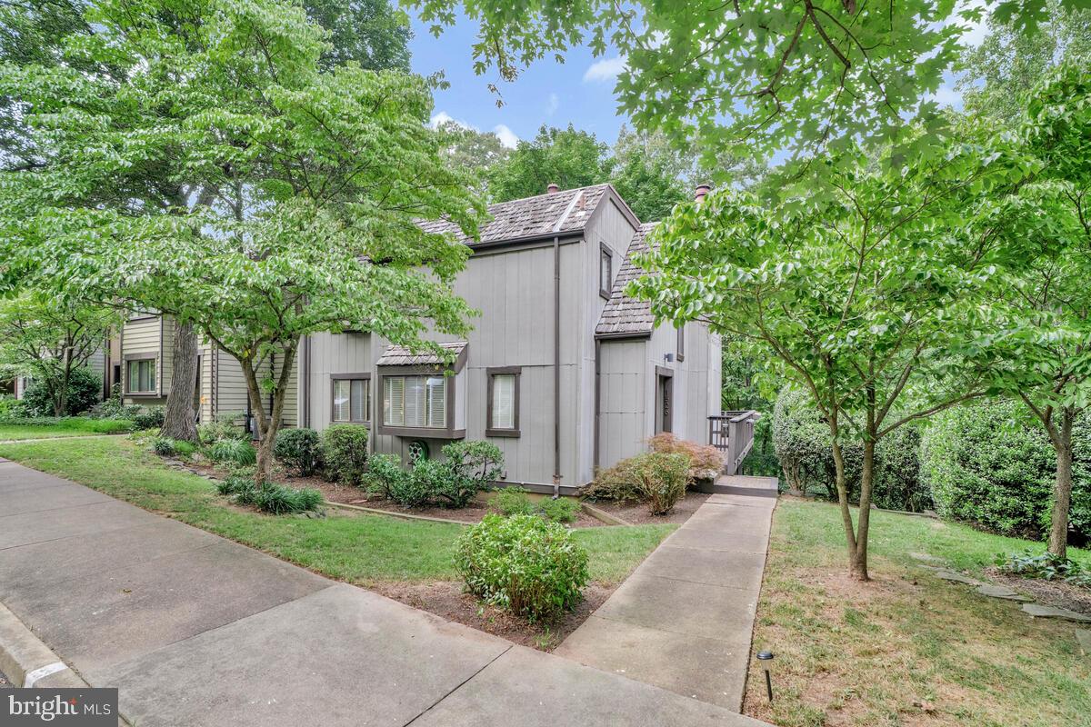 1526 PARK GLEN COURT