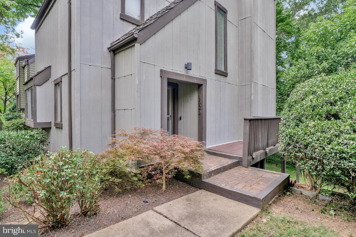 1526 PARK GLEN COURT