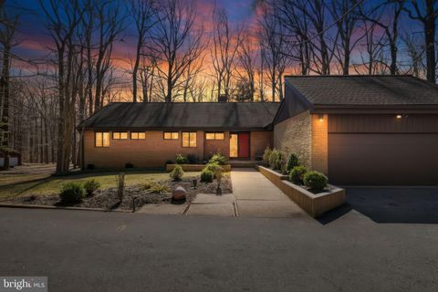 Photo of 4 Chellis Court, OWINGS MILLS, MD 21117 (MLS # MDBC2154078)