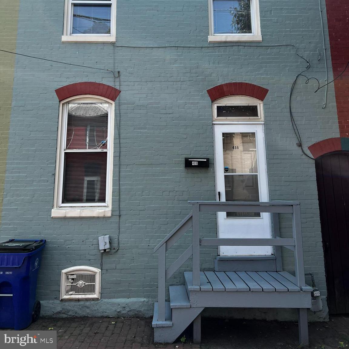 Available Now!!! Cute 2 bedroom 1 bath townhouse w/ large fenced backyard in Downtown Frederick, updated bathroom and laundry in unit. No Pets, No Smoking
Applications are made online. Application fee is $25/applicant. Any intended occupant over 18 must apply to be a leaseholder and go through the screening process.
Our requirements for all units:
•