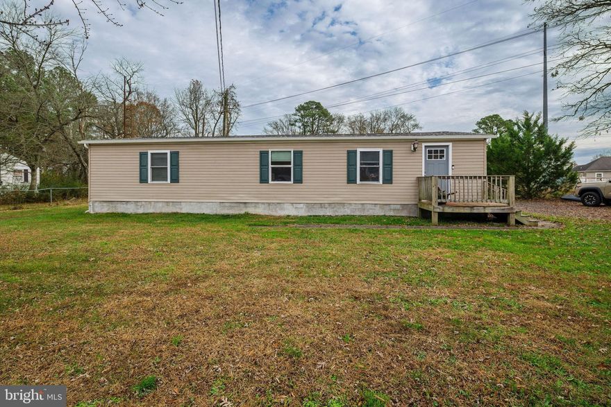 Welcome to this beautiful, recently remodeled, 3 bed, 2 bath home located Greenwood, DE. Right in the heart of the peninsula you are a short drive from major cities and having your toes in the sand!  As you walk in,  you will find a generous sized living room that leads to an eat-in kitchen w/ new appliances.  Walk down the hallway to find one of the 2 bathrooms,  laundry room, and ending with all 3 bedrooms! The master bedroom is a generous size, complete with an en suite bath. A lovely home to call your own right here on the shore!!