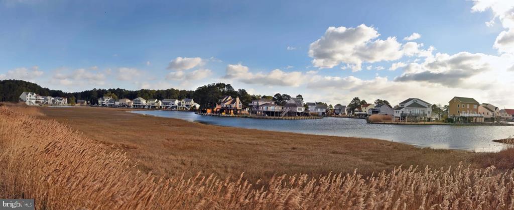 CAPTAIN'S COVE - Residential