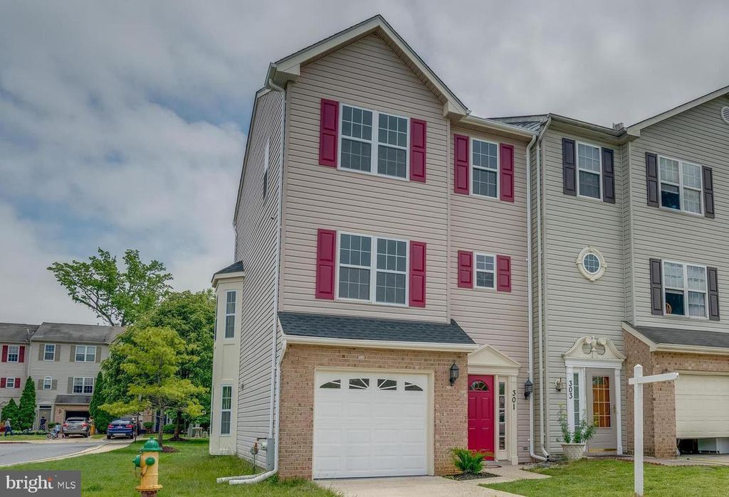 Photo of 301 ATWATER DR, ANNAPOLIS, MD 21401 (MLS # MDAA2067398)