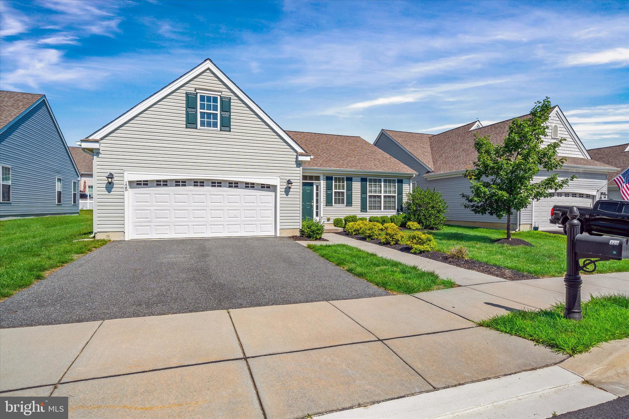 125 E CLARENDON DRIVE