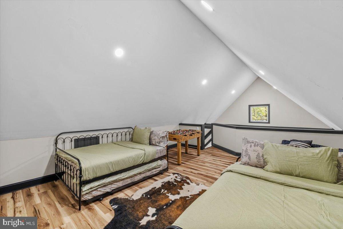 ARROWHEAD  LAKES - Residential