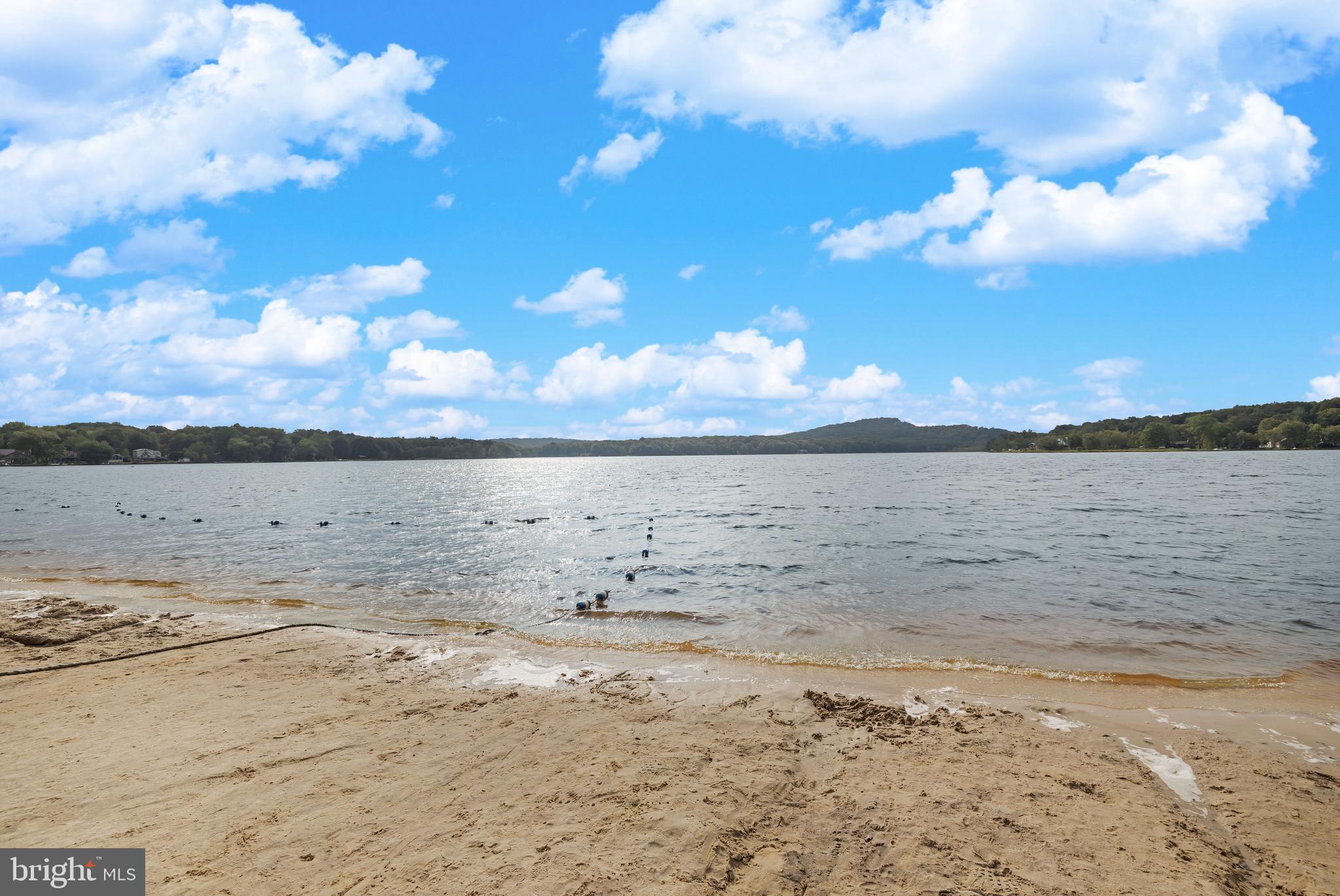 ARROWHEAD  LAKES - Residential