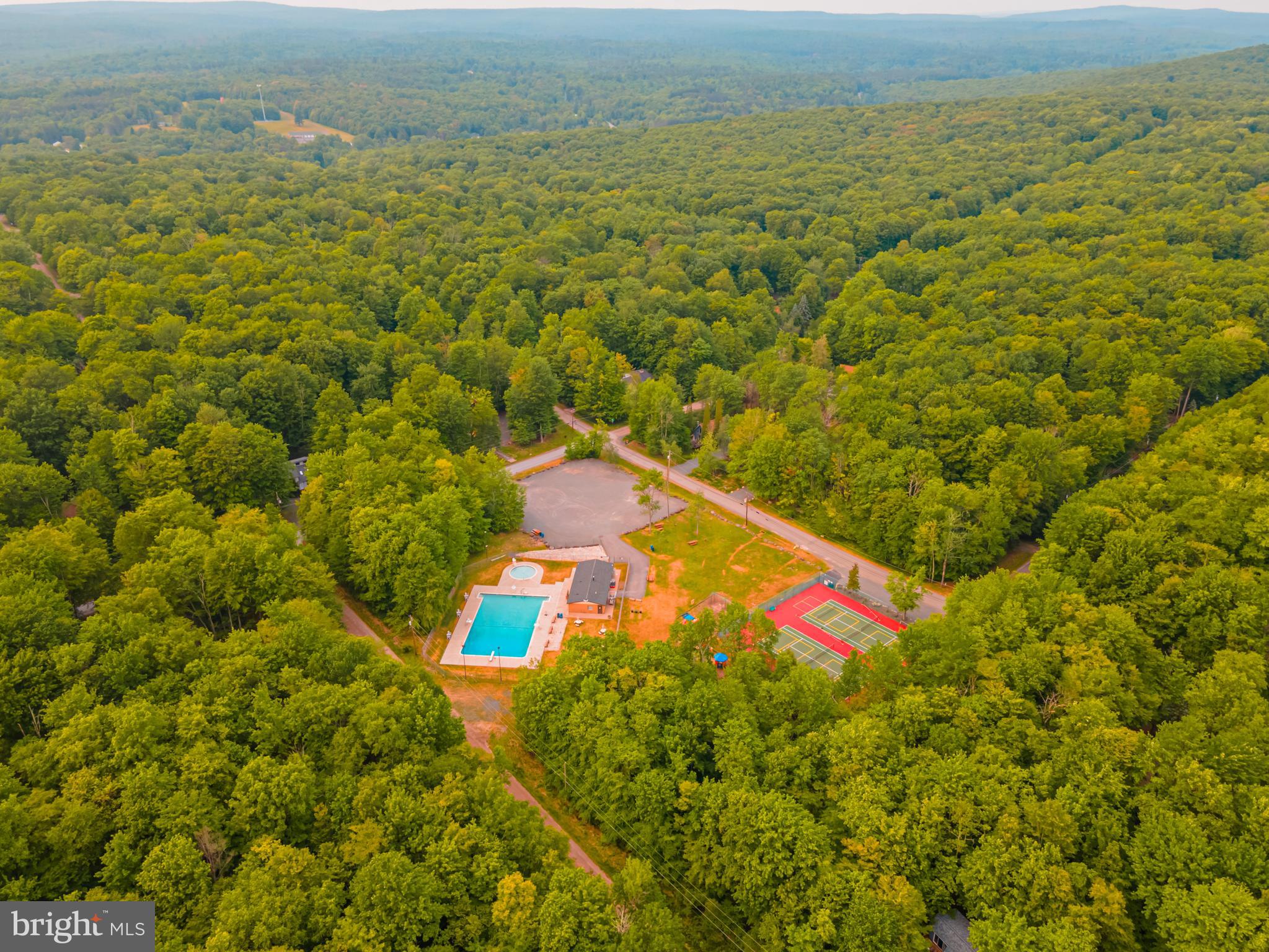 ARROWHEAD  LAKES - Residential