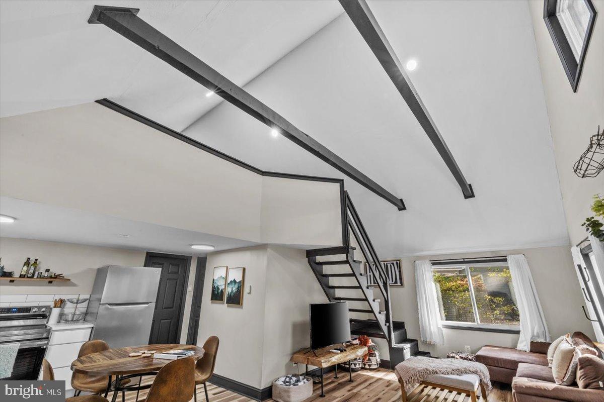 ARROWHEAD  LAKES - Residential