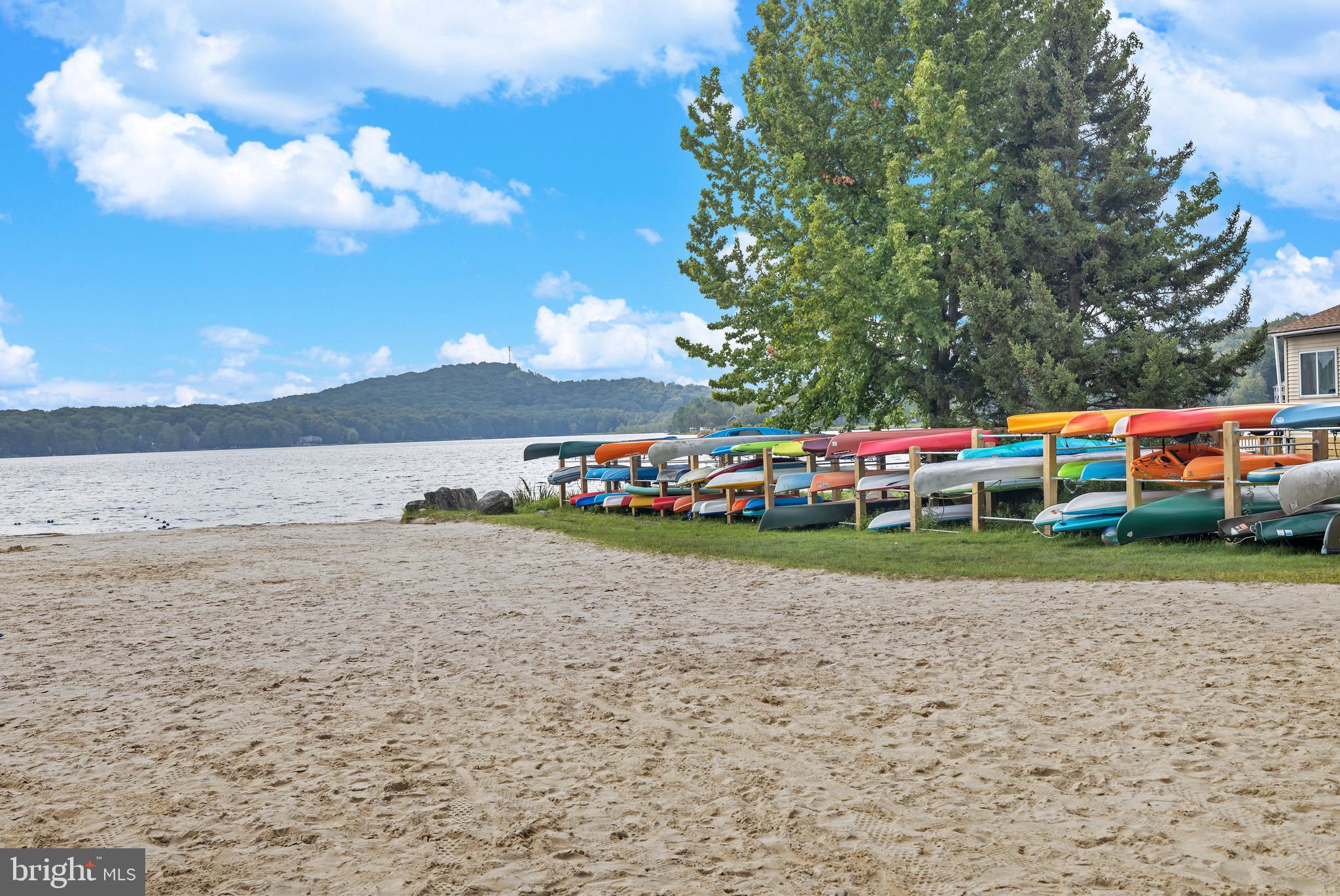 ARROWHEAD  LAKES - Residential