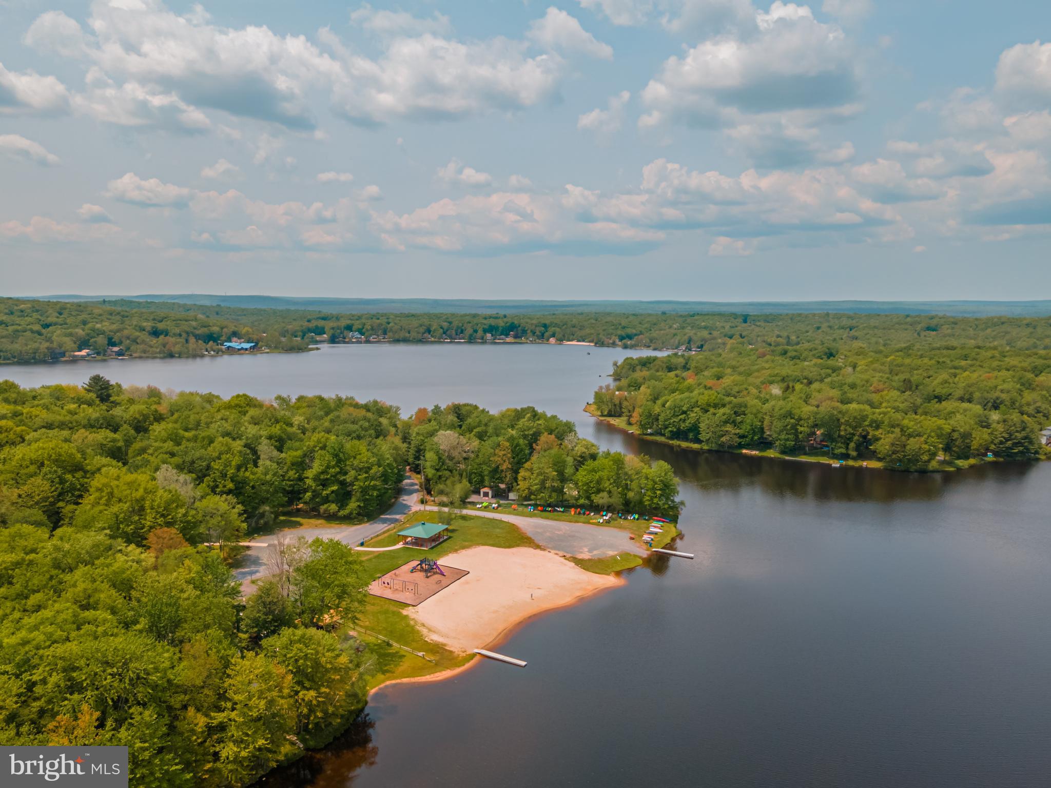 ARROWHEAD  LAKES - Residential