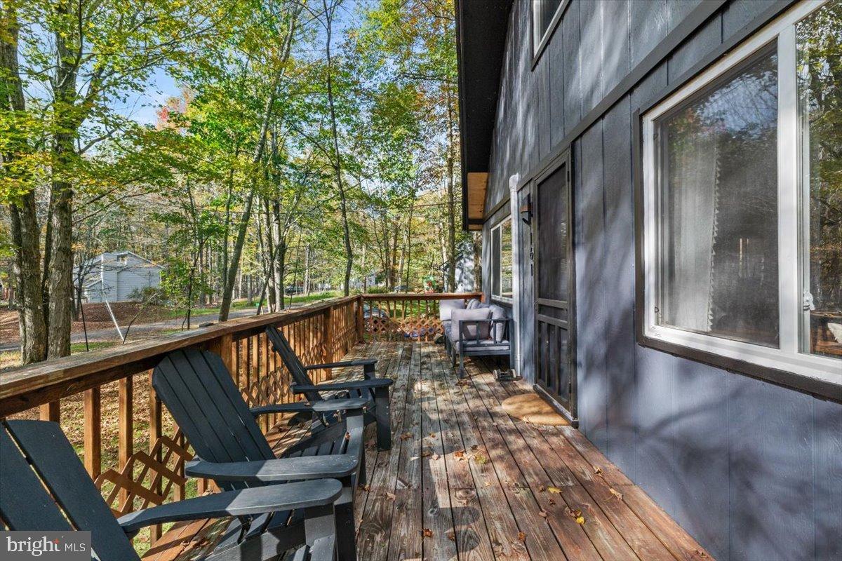 ARROWHEAD  LAKES - Residential