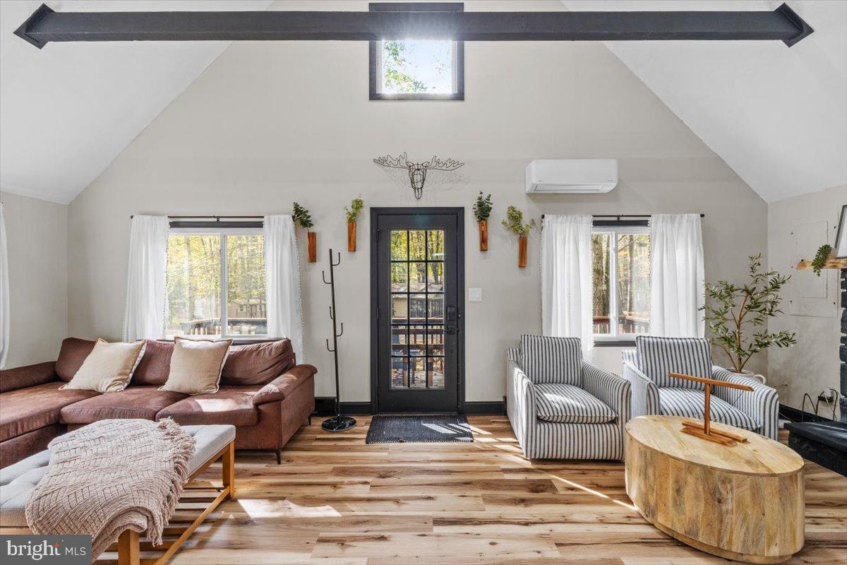 ARROWHEAD  LAKES - Residential