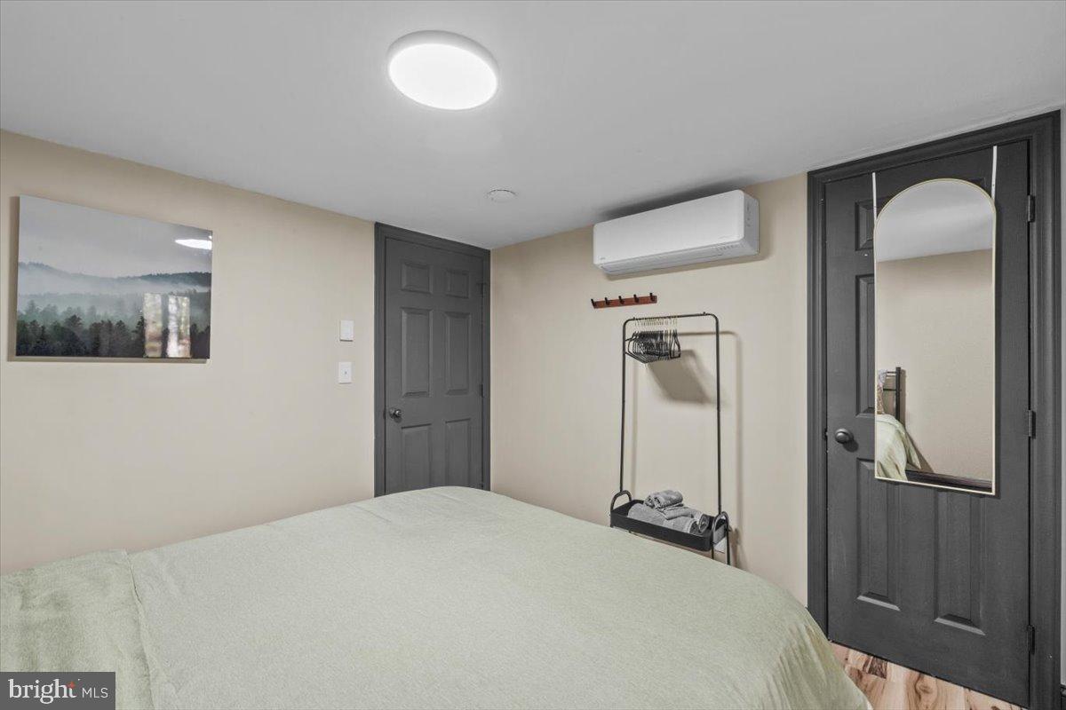 ARROWHEAD  LAKES - Residential