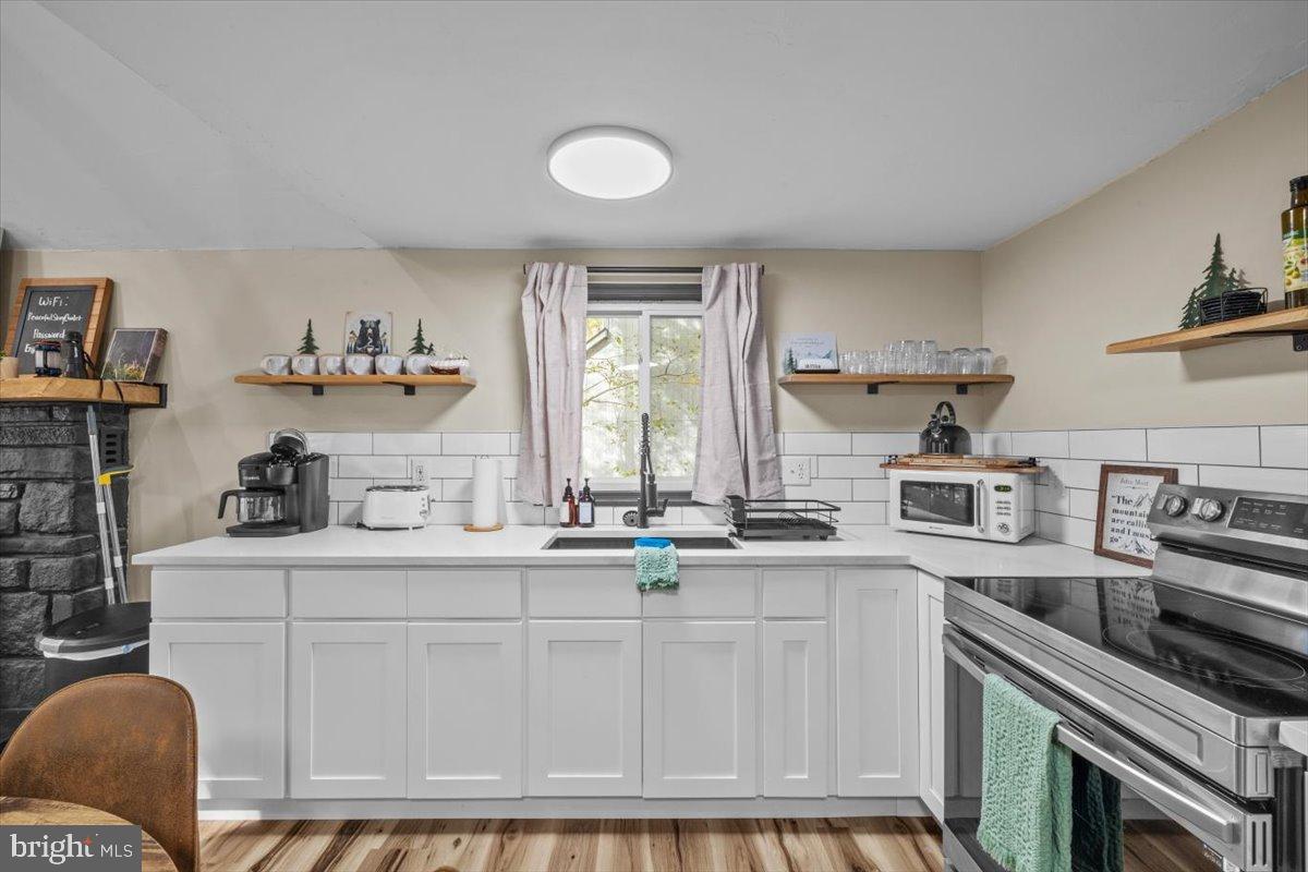 ARROWHEAD  LAKES - Residential