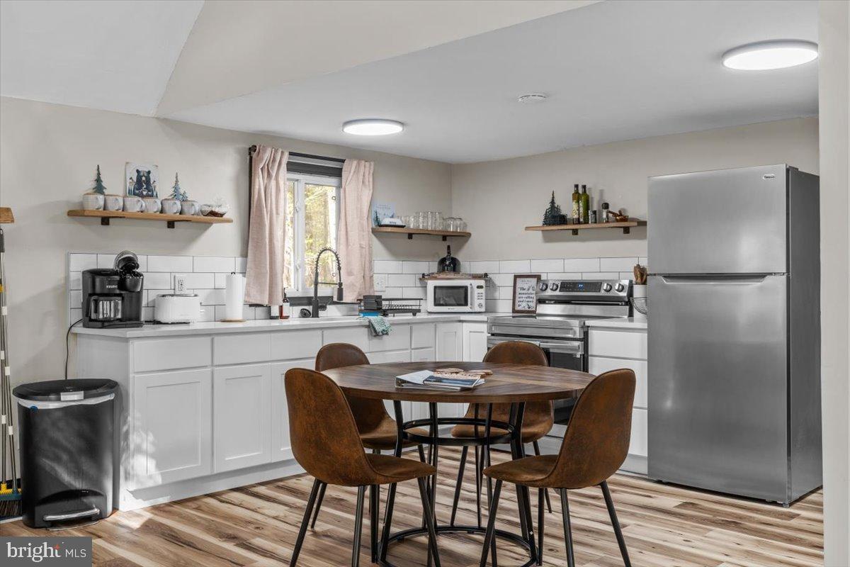 ARROWHEAD  LAKES - Residential