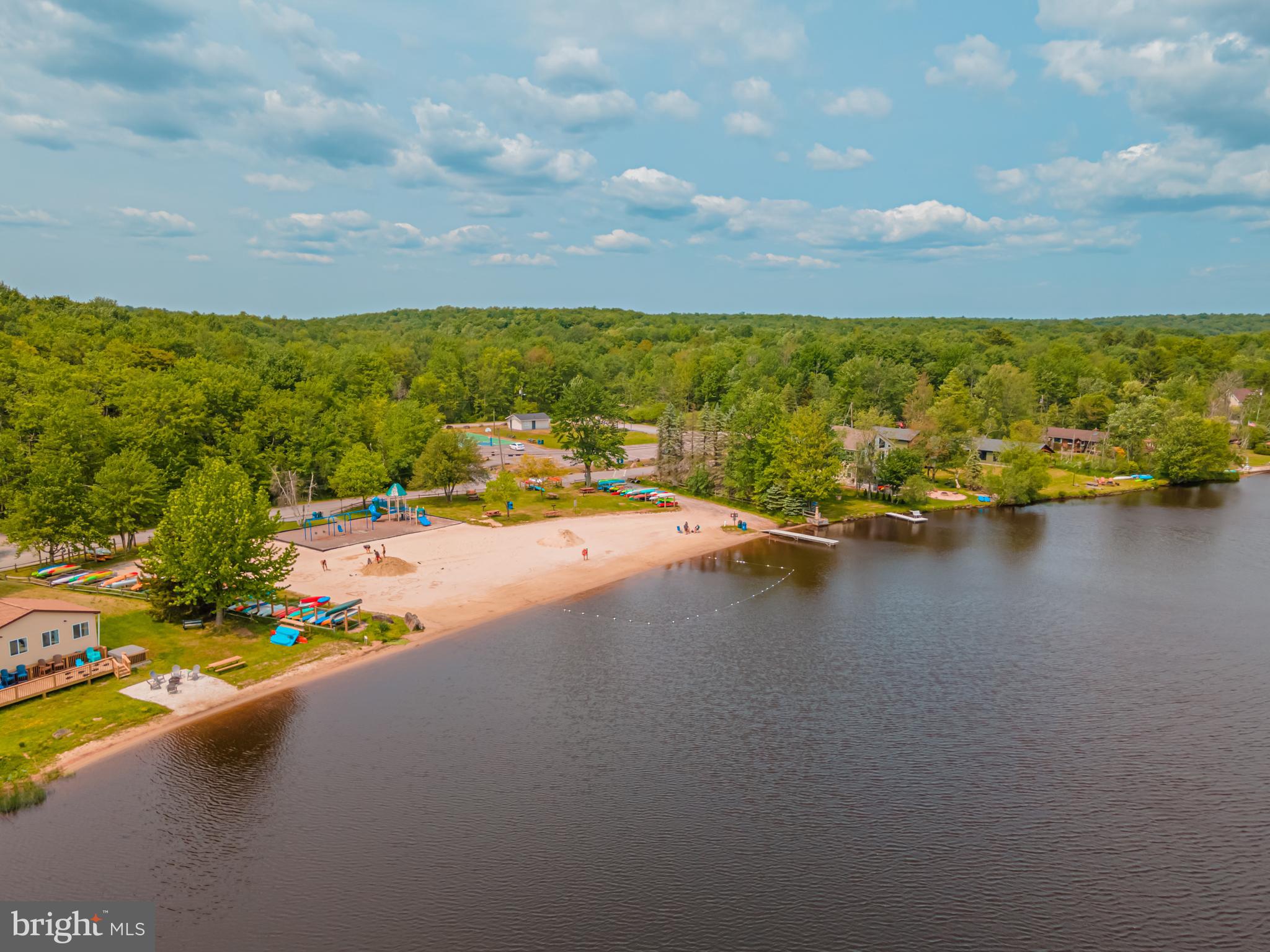 ARROWHEAD  LAKES - Residential