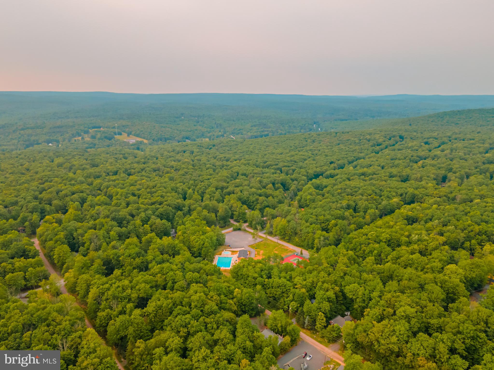 ARROWHEAD  LAKES - Residential