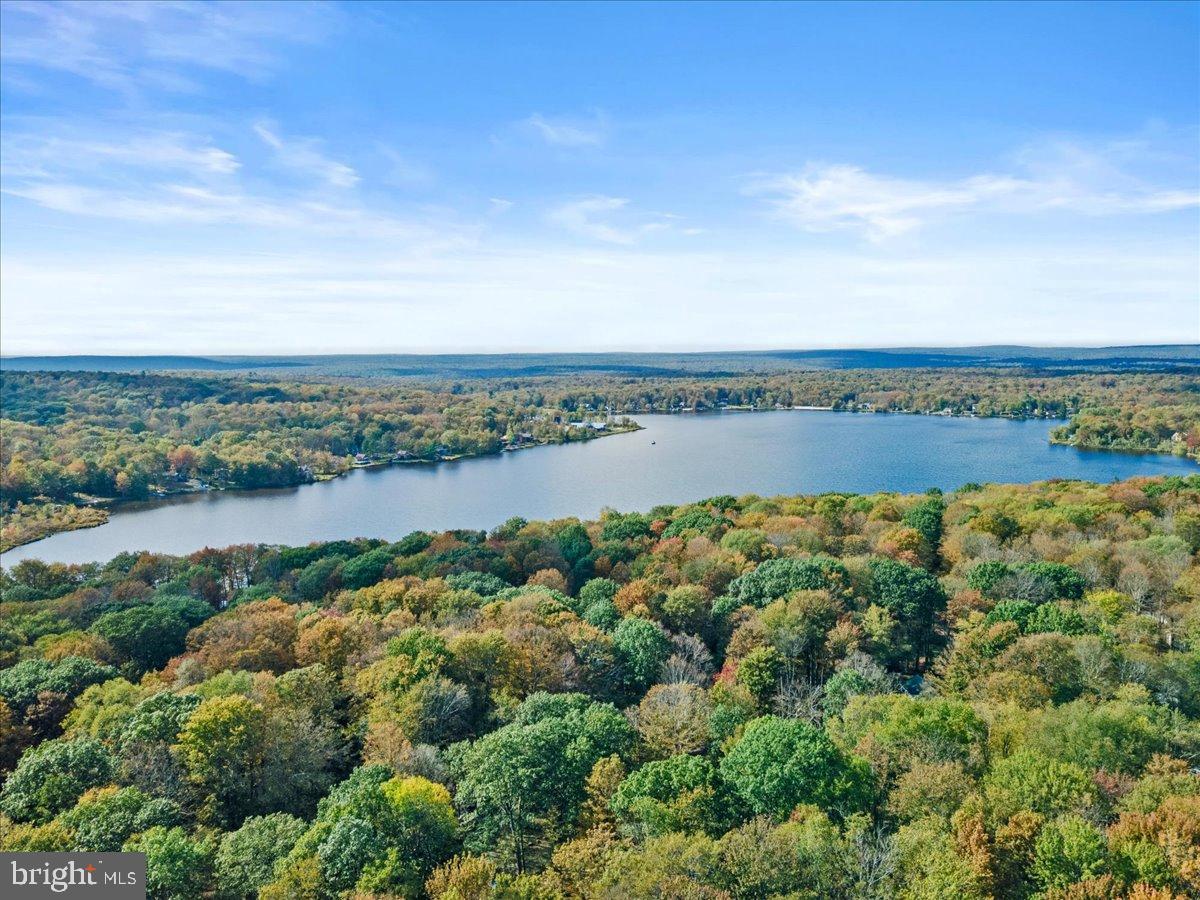 ARROWHEAD  LAKES - Residential