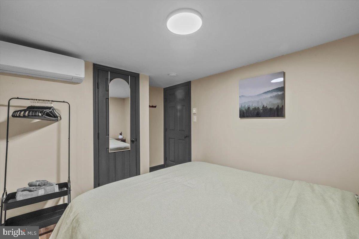 ARROWHEAD  LAKES - Residential