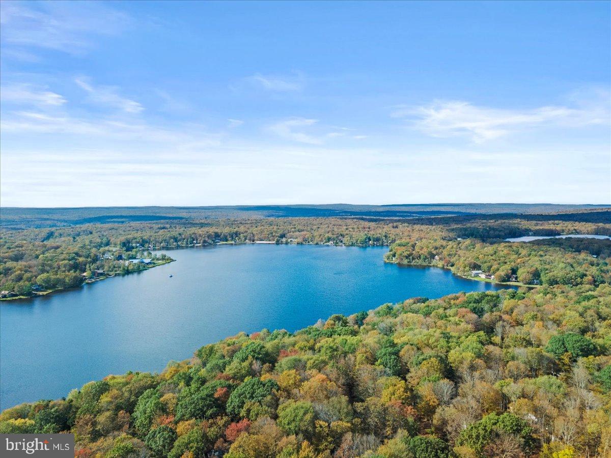 ARROWHEAD  LAKES - Residential