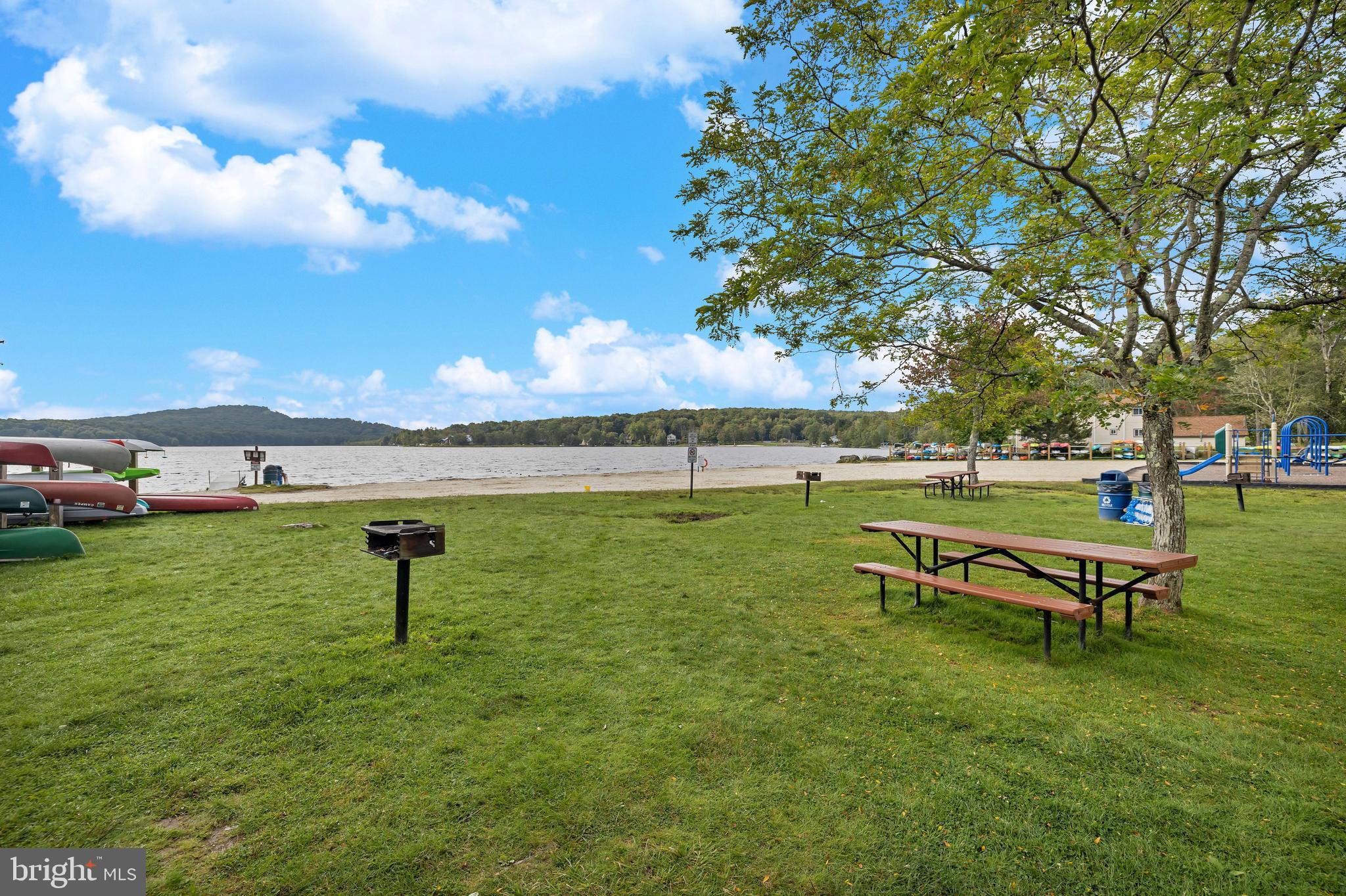 ARROWHEAD  LAKES - Residential