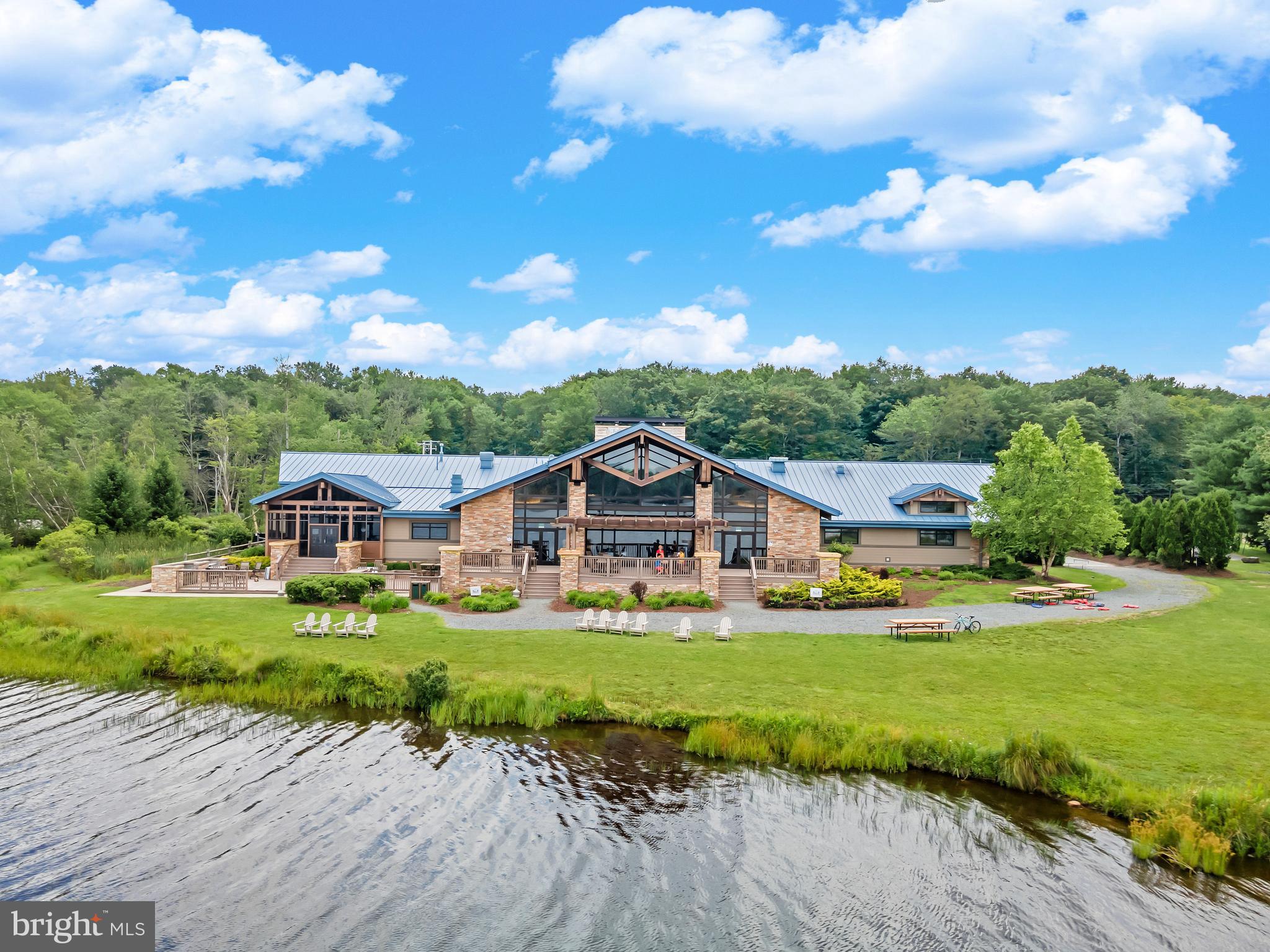 ARROWHEAD  LAKES - Residential