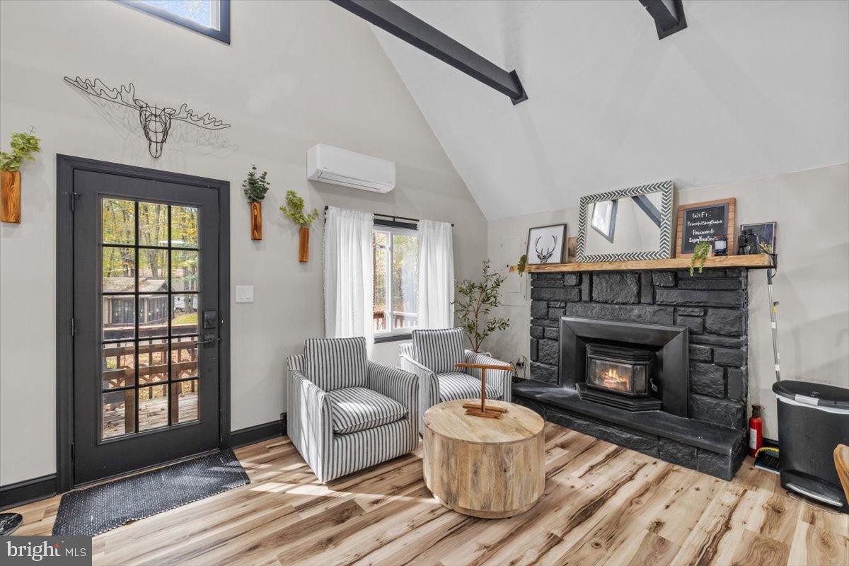 ARROWHEAD  LAKES - Residential