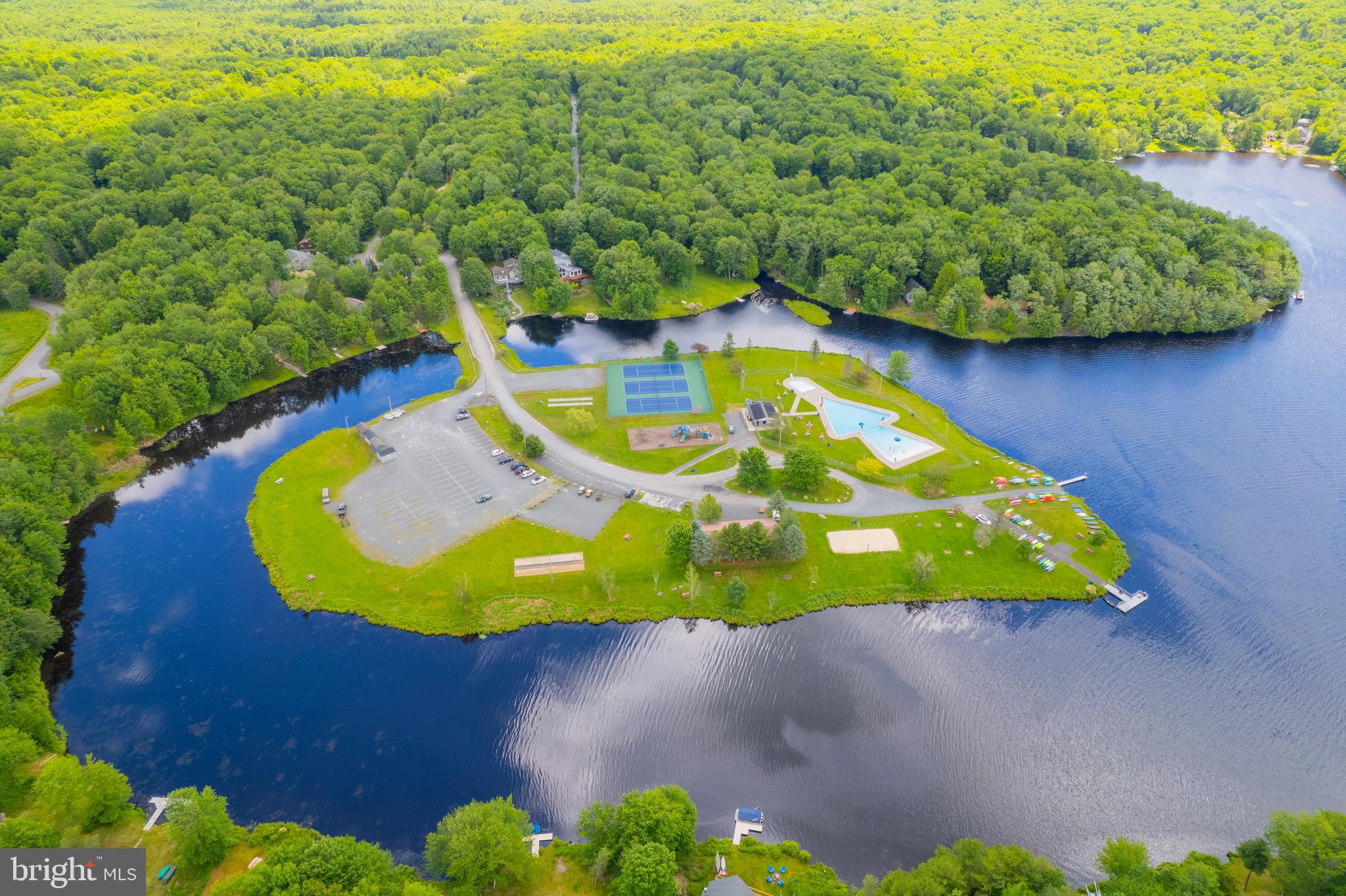 ARROWHEAD  LAKES - Residential