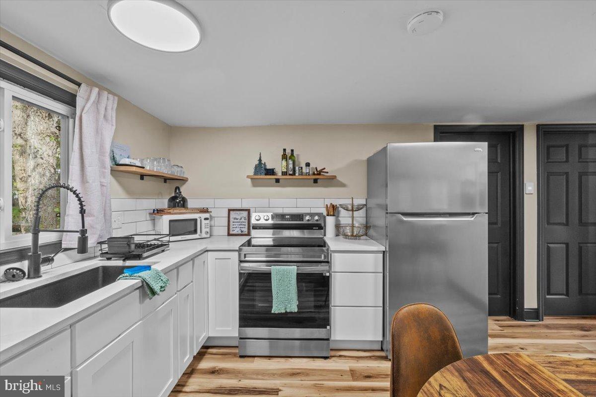 ARROWHEAD  LAKES - Residential